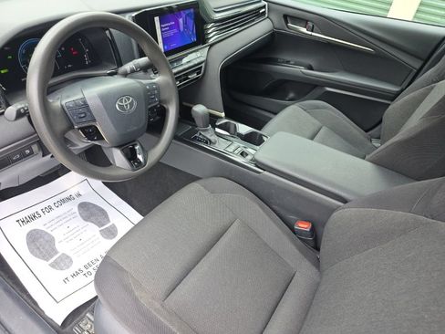 Used 2025 Toyota Camry LE FWD image 10