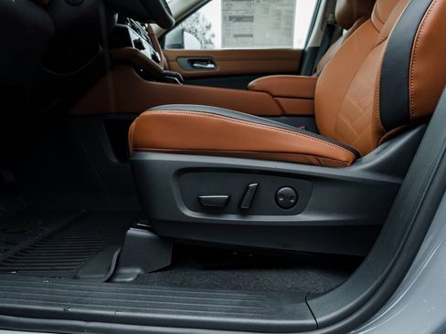 New 2025 Nissan Pathfinder Platinum image 23