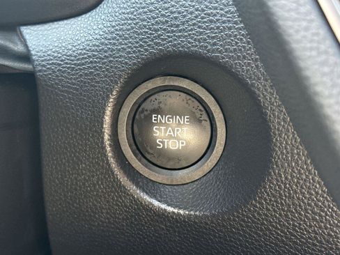 Used 2026 Toyota Corolla Cross XLE AWD/4WD image 31