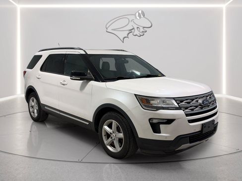 Used 2018 Ford Explorer XLT w/ Equipment Group 202A FWD image 7