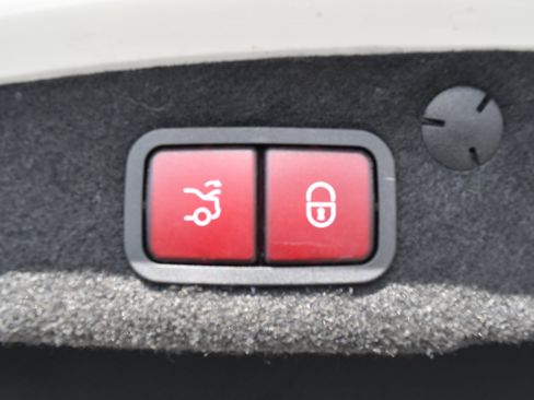 Used 2021 Mercedes-Benz C 300 4MATIC Sedan image 11