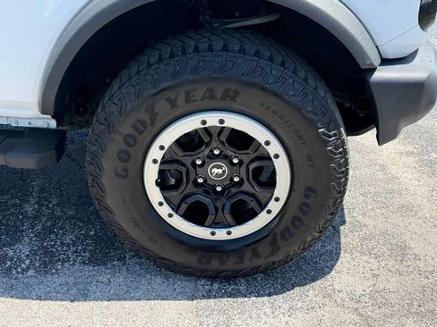 Used 2023 Ford Bronco Outer Banks w/ Sasquatch Package AWD/4WD image 9
