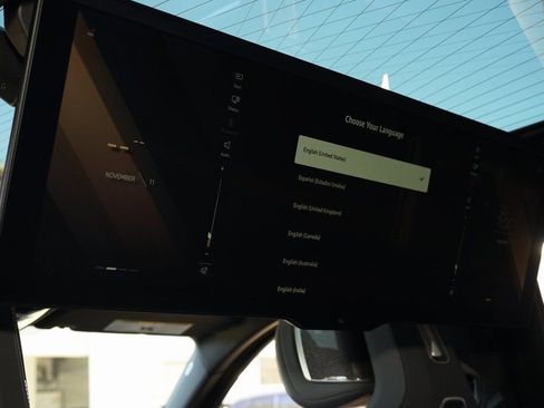 Used 2023 BMW 740i image 25