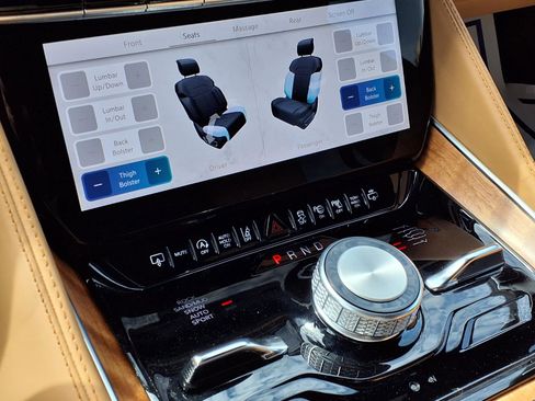 Used 2024 Jeep Grand Wagoneer Series III image 9