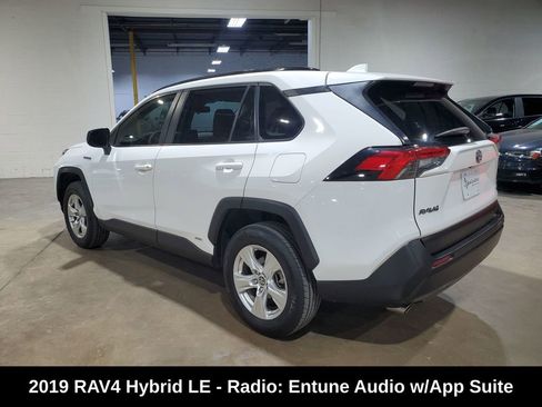 Used 2019 Toyota RAV4 LE AWD/4WD image 11