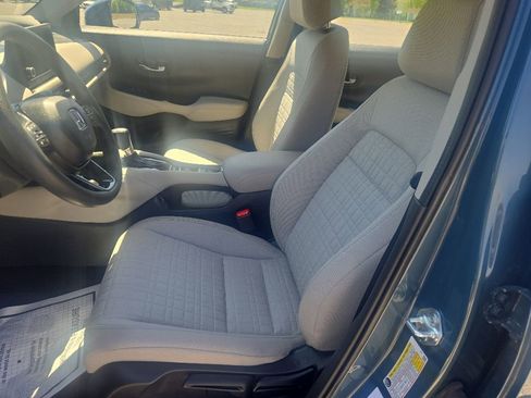 Used 2025 Honda HR-V LX image 3