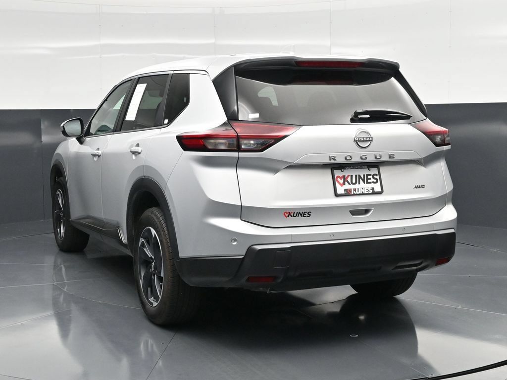 Used 2025 Nissan Rogue SV AWD/4WD image 10