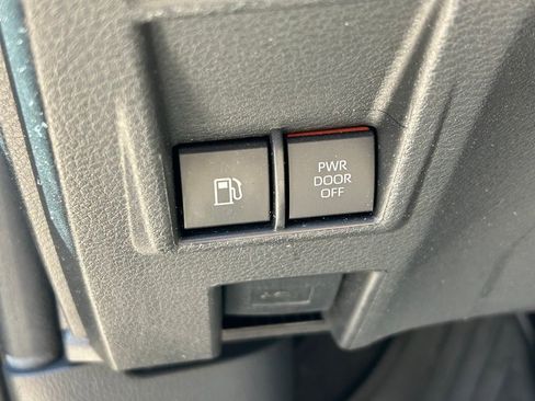 Used 2023 Toyota Sienna XLE w/ XLE Plus Package FWD image 29