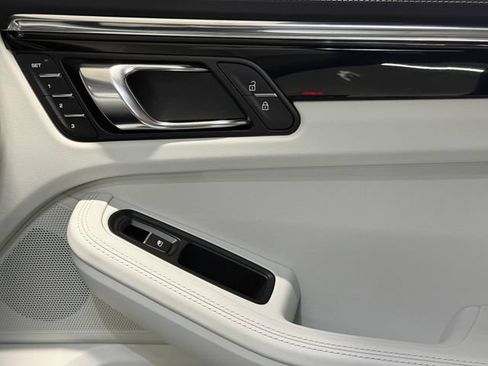 Certified 2026 Porsche Macan Turbo AWD/4WD image 40