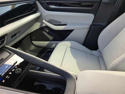 New 2025 Porsche Macan 4 Electric image 28