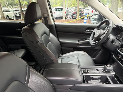 Used 2022 Nissan Pathfinder SL w/ Lighting Package (N92) AWD/4WD image 42