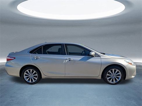 Used 2017 Toyota Camry XLE image 3