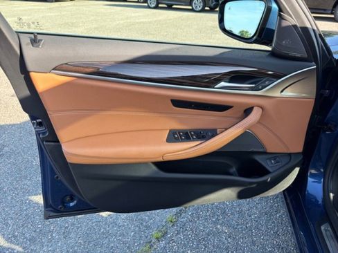 Used 2022 BMW 530i xDrive w/ Premium Package image 21