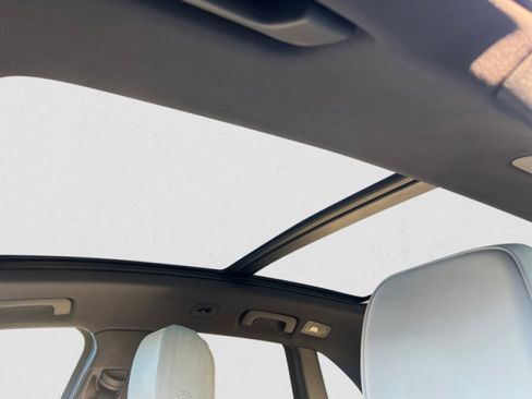 Used 2023 Porsche Macan image 12