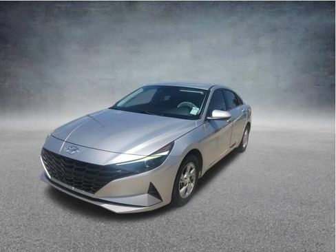 Used 2022 Hyundai Elantra SE FWD image 3