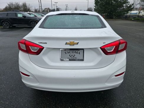 Used 2018 Chevrolet Cruze LT w/ Convenience Package image 6