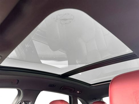 Certified 2025 Porsche Macan image 36