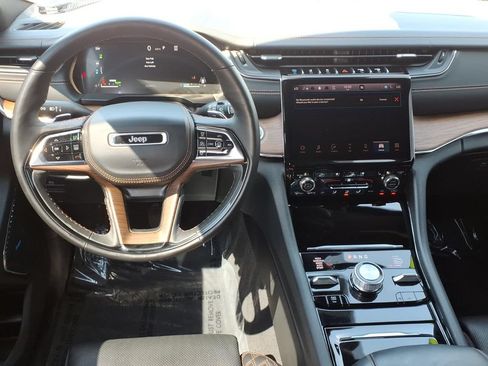 Used 2023 Jeep Grand Cherokee Summit w/ High Altitude Package AWD/4WD image 10