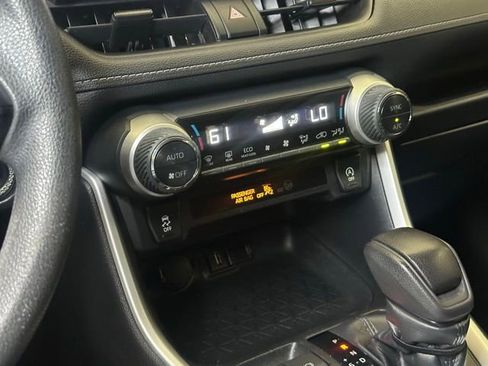 Used 2021 Toyota RAV4 XLE AWD/4WD image 28