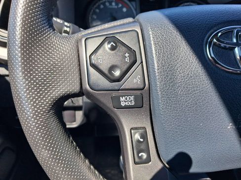 Used 2018 Toyota Tacoma TRD Sport AWD/4WD image 18