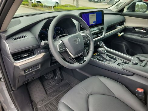 New 2026 Toyota Grand Highlander Platinum AWD/4WD image 17