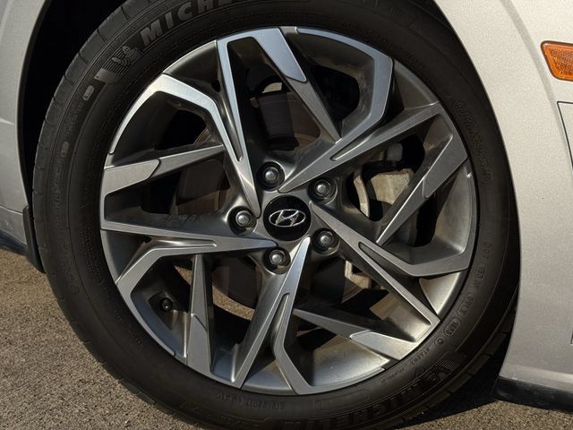 Used 2023 Hyundai Sonata SEL w/ Preferred Accessory Package FWD image 9