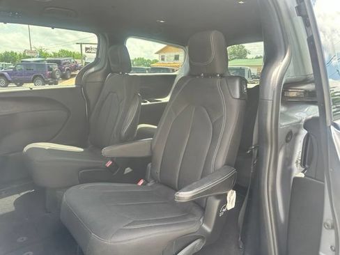 Used 2018 Chrysler Pacifica Touring Plus w/ S Appearance Package FWD image 17