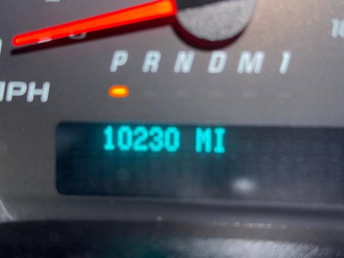 Used 2025 Chevrolet Express 2500 RWD 2500 135 w/ Driver Convenience Package image 15