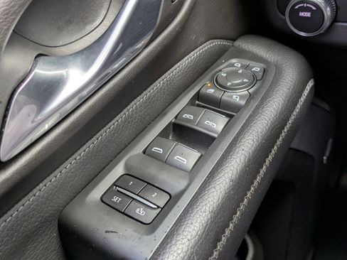 Used 2021 GMC Yukon XL Denali w/ Denali Premium Package image 27