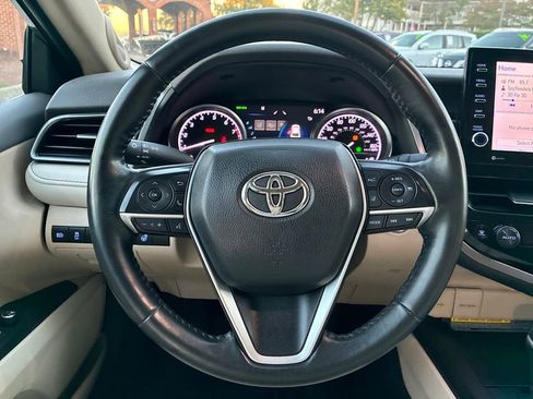 Used 2021 Toyota Camry XLE image 14