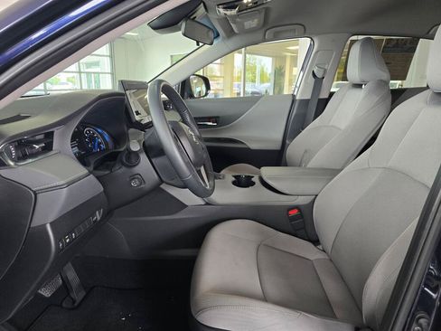 Used 2023 Toyota Venza LE AWD/4WD image 17