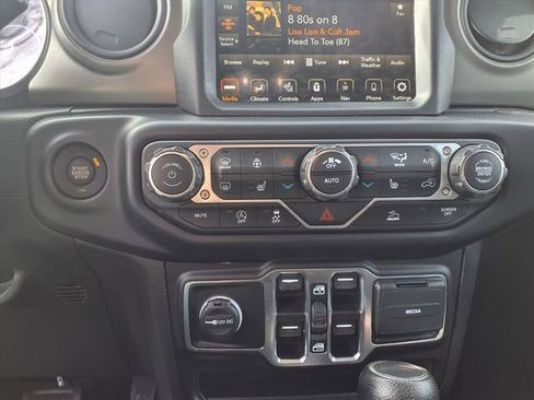 Used 2022 Jeep Gladiator Willys image 23