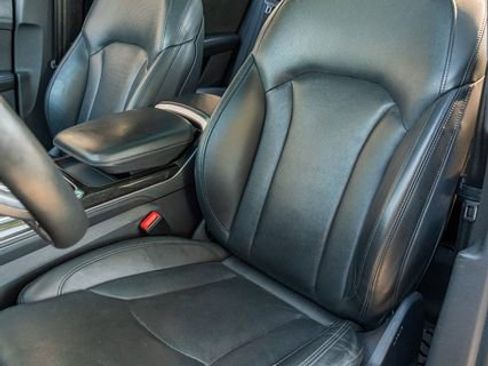 Used 2021 Audi Q8 Prestige w/ Prestige Package image 18