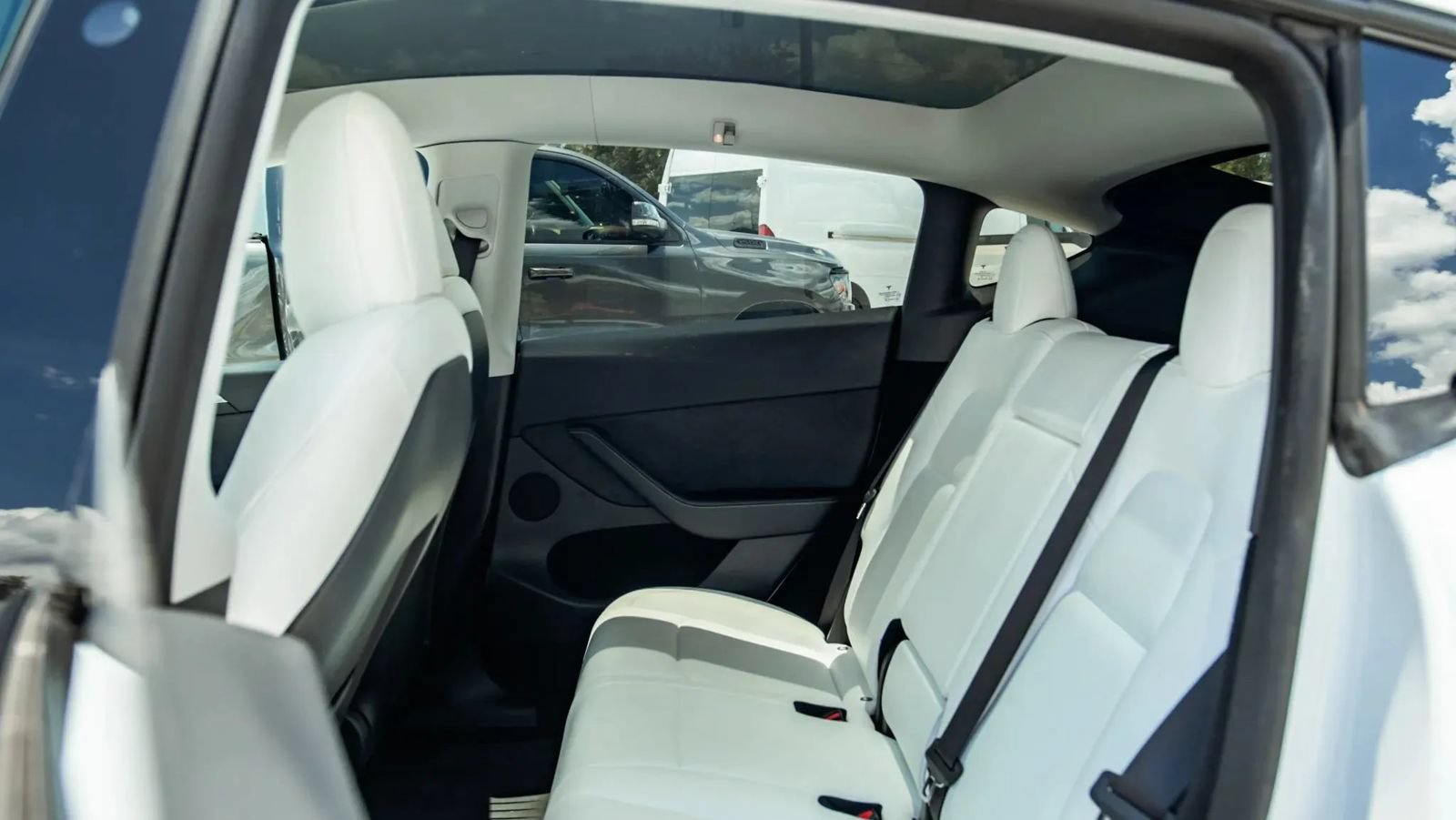 Used 2022 Tesla Model Y Performance AWD/4WD image 26