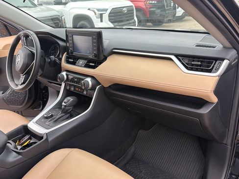 Used 2021 Toyota RAV4 XLE Premium AWD/4WD image 19
