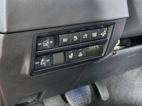 Used 2024 Toyota Sequoia Platinum AWD/4WD image 11