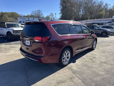 Used 2020 Chrysler Pacifica Limited image 7