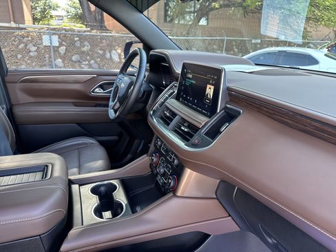 Used 2023 Chevrolet Suburban High Country AWD/4WD image 21