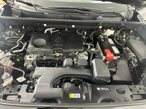 Used 2022 Toyota RAV4 LE AWD/4WD image 12