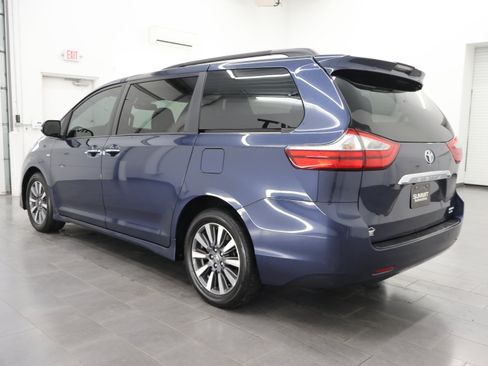 Used 2018 Toyota Sienna Limited Premium AWD/4WD image 6