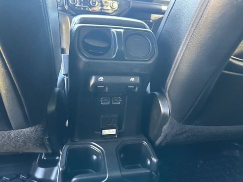 Used 2019 Jeep Wrangler Unlimited Sahara w/ Uconnect 4C Nav & Sound Group AWD/4WD image 26