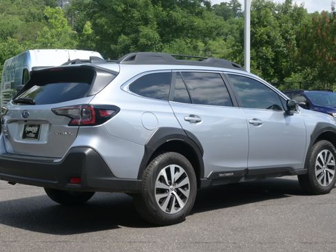 Used 2025 Subaru Outback Premium w/ Popular Package #1A AWD/4WD image 9