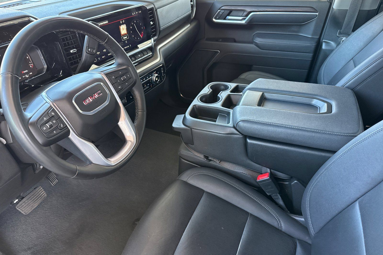 Used 2026 GMC Sierra 1500 SLT RWD image 5