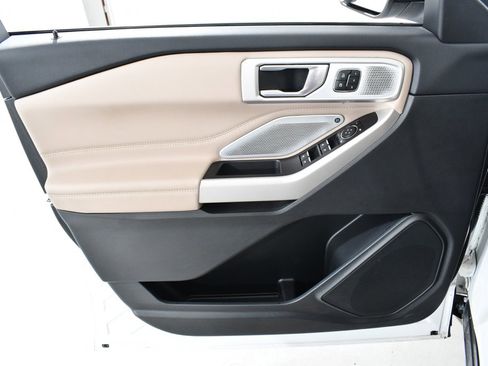 Used 2022 Ford Explorer Limited w/ Limited Technology Package image 26