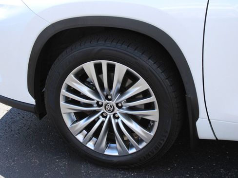 Used 2023 Toyota Highlander Platinum AWD/4WD image 11