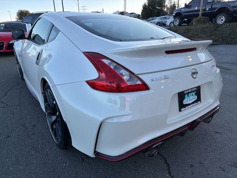 Used 2017 Nissan 370Z NISMO image 4