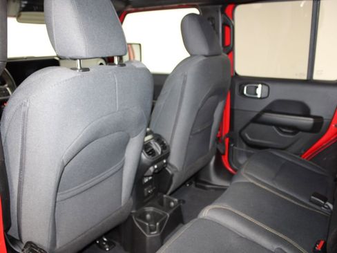 Used 2025 Jeep Wrangler Unlimited Sahara AWD/4WD image 26