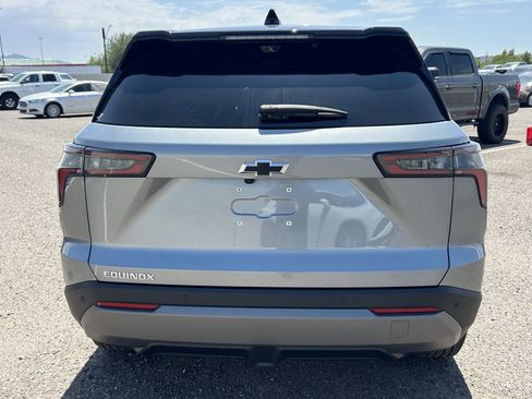 Used 2026 Chevrolet Equinox LT w/ Safety and Technology Package FWD image 4