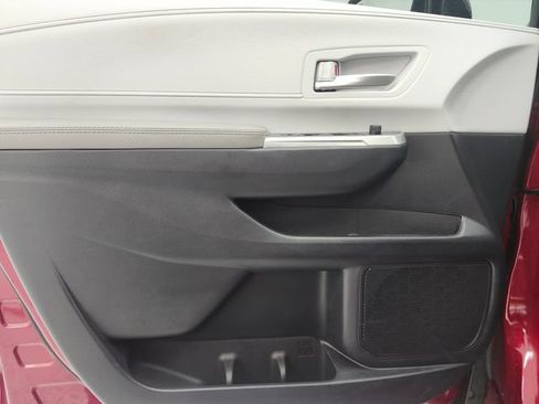 Used 2026 Toyota Sienna XLE FWD image 11