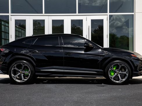 Used 2022 Lamborghini Urus AWD/4WD image 17